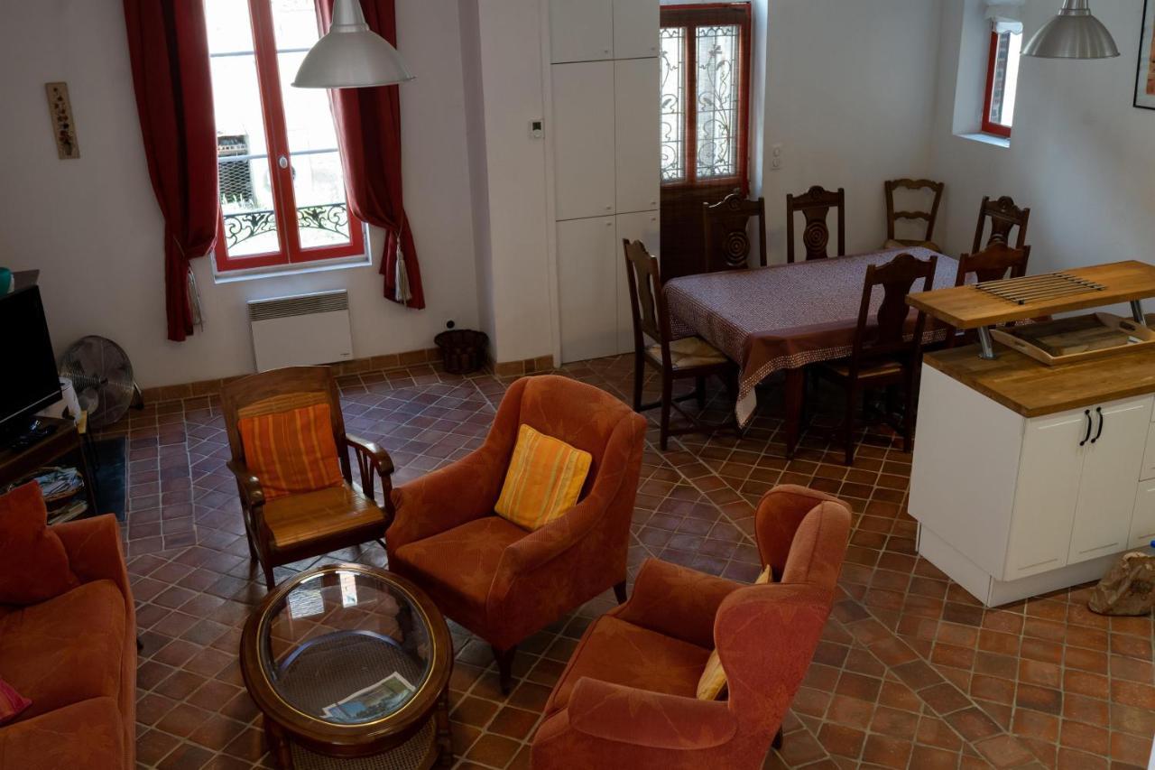 La Maison Rouge Saint-Sauveur-en-Puisaye Exteriér fotografie